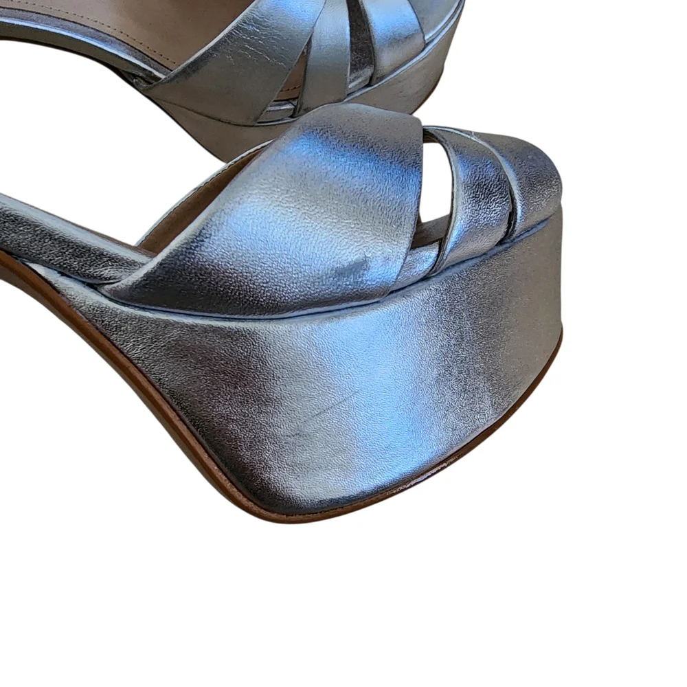 Schutz Keefa Platform Sandals In Prata